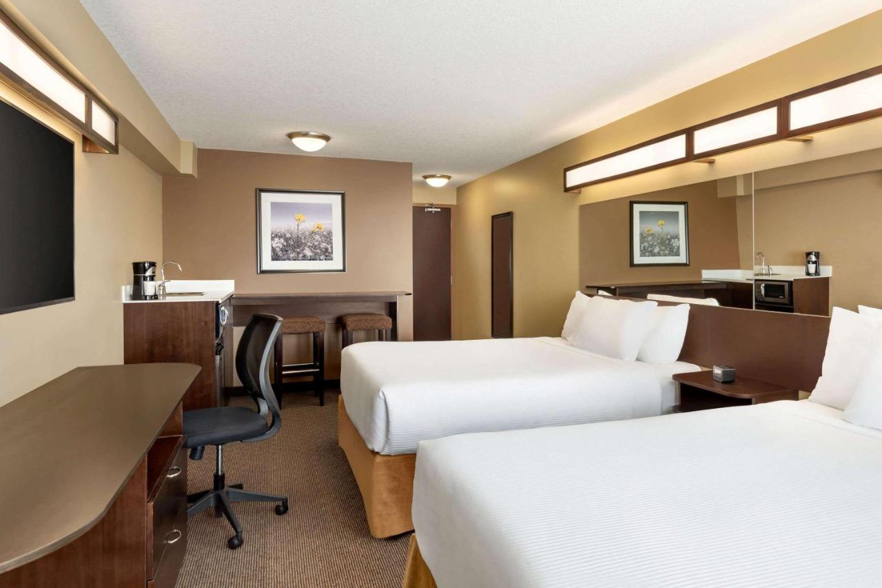 Microtel Inn And Suites By Wyndham Weyburn Exterior photo