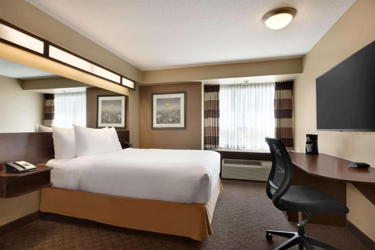 Microtel Inn And Suites By Wyndham Weyburn Exterior photo