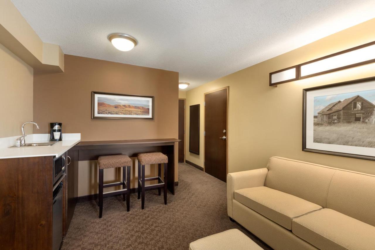 Microtel Inn And Suites By Wyndham Weyburn Exterior photo